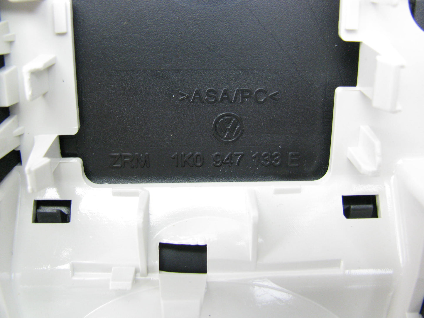 NEW - OUT OF BOX 1K0947133E Interior Dome Lamp Ligh Tfor 2009-2014 VW Jetta