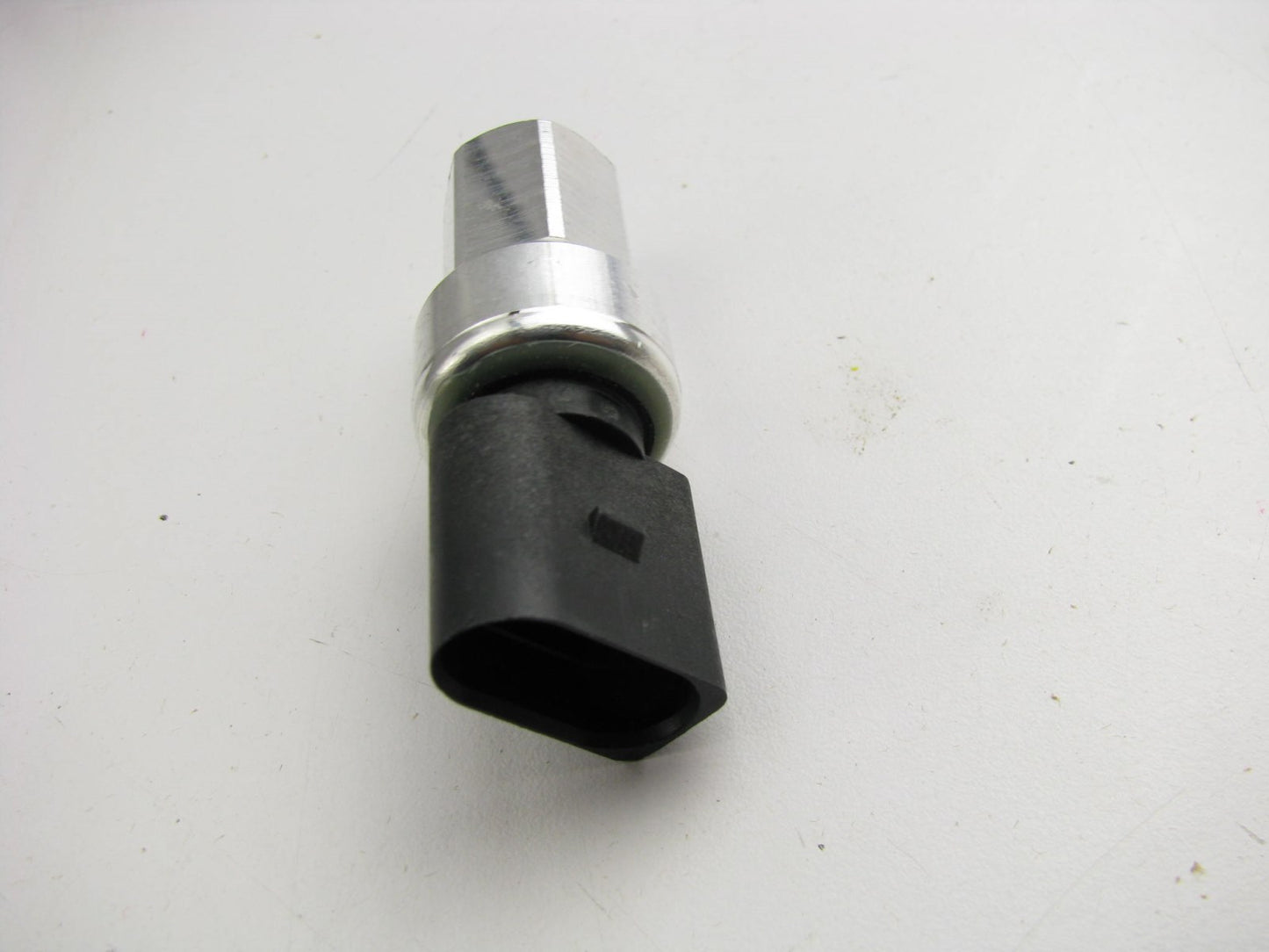 New OUT OF BOX A/C Refrigerant Pressure Sensor For Audi Volkswagen 1K0959126D