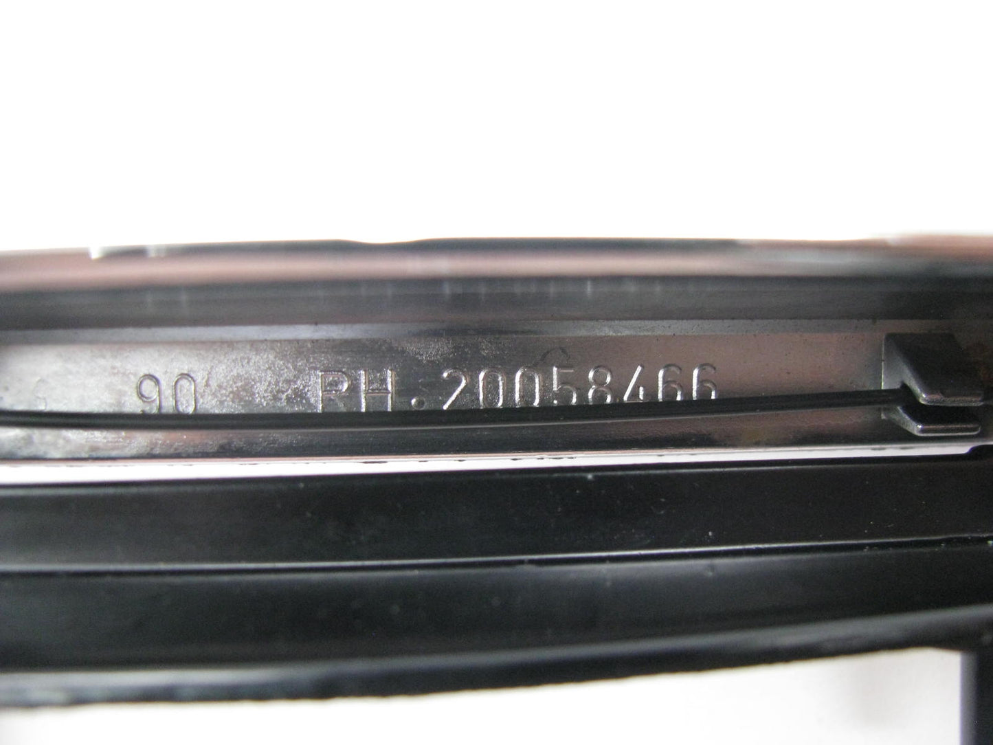 NEW - OUT OF BOX GM 20058466 Outside Door Handle - Front Right