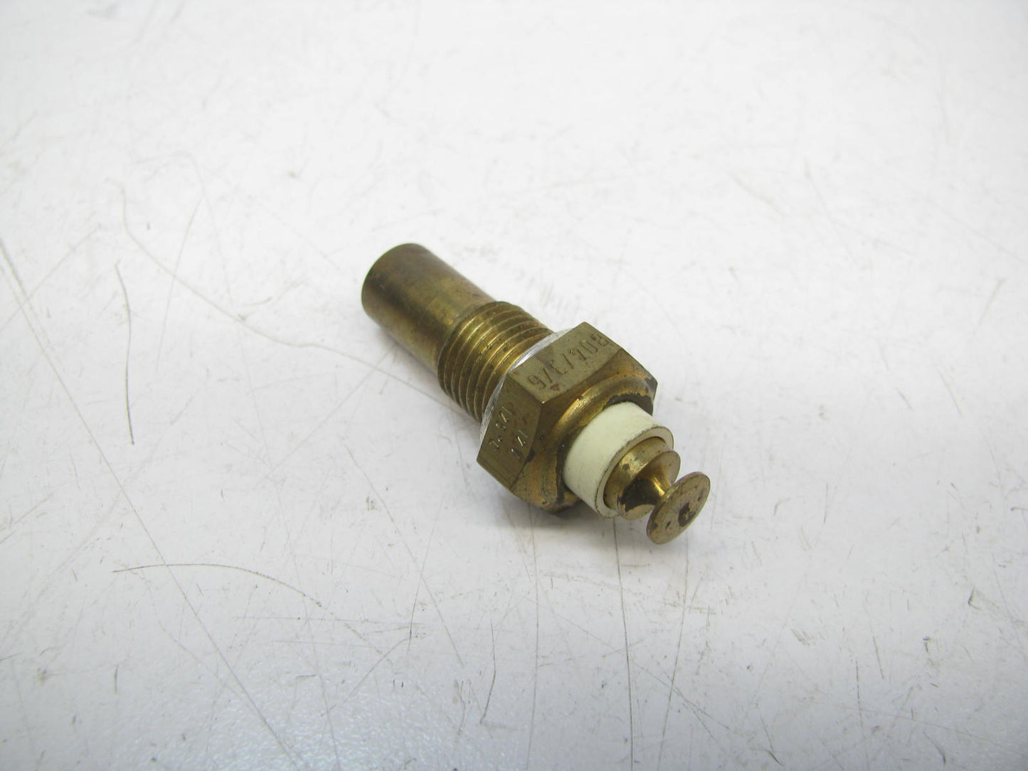 NEW - OUT OF BOX 201-1124 Engine Coolant Temperature Switch Sender Sensor