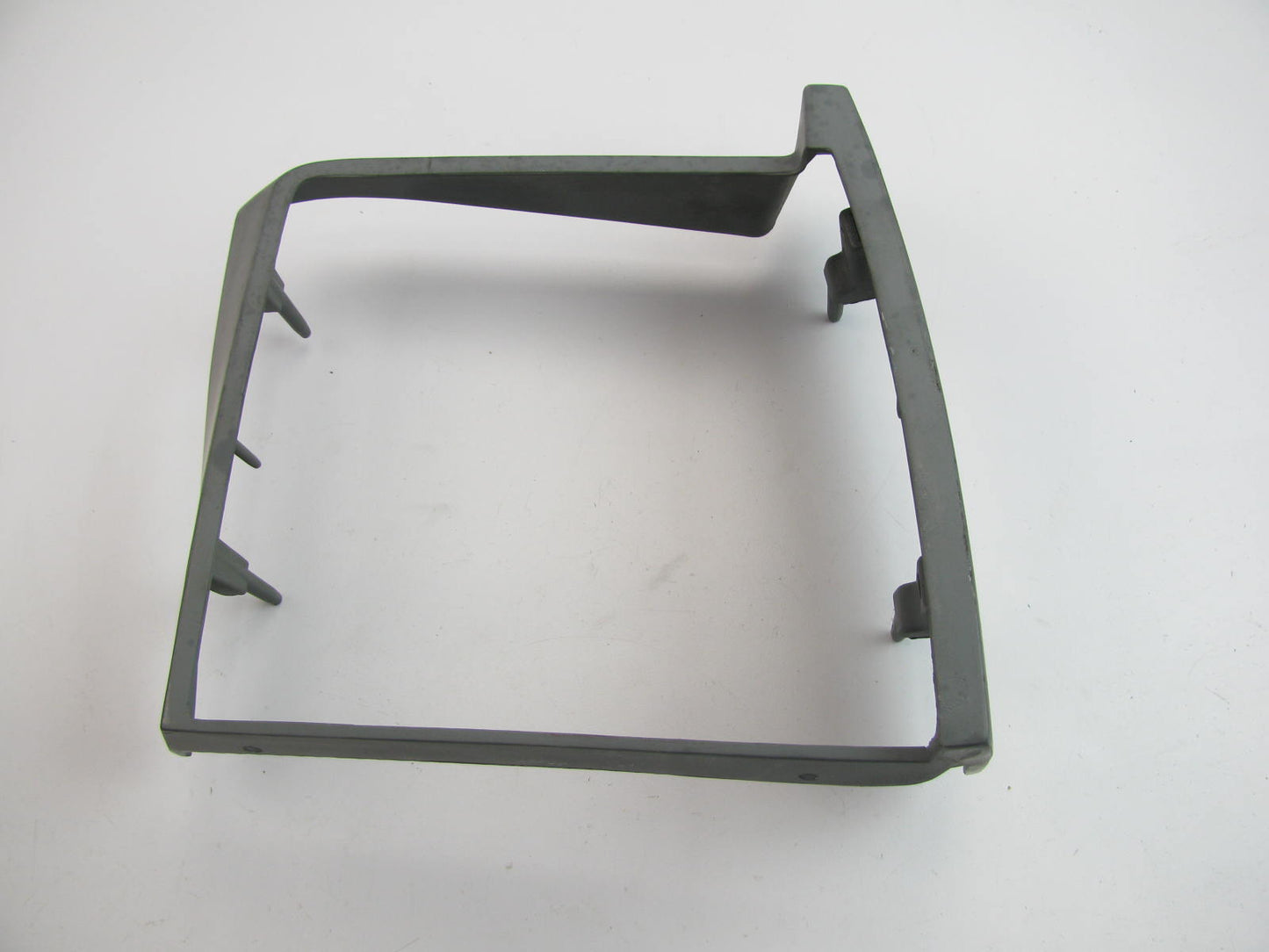 NEW - OUT OF BOX OEM GM 20108912 Pontiac Grand Prix Right Tail Light Trim Bezel
