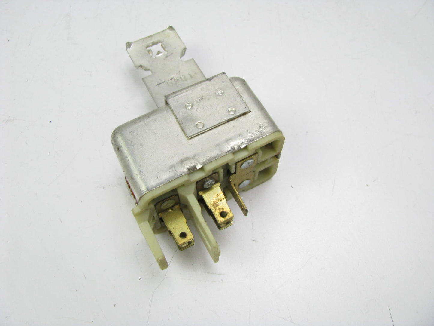 NEW - OUT OF BOX 20306054 Door Lock Relay - D1747A 20013499