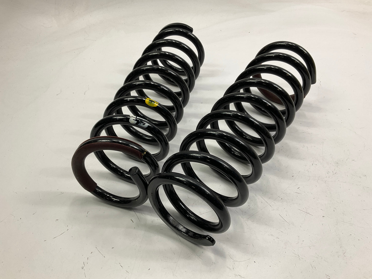 (2) NEW UNBOXED OEM For 2000-2004 Subaru Legacy 20380-AE22A Rear Coil Springs