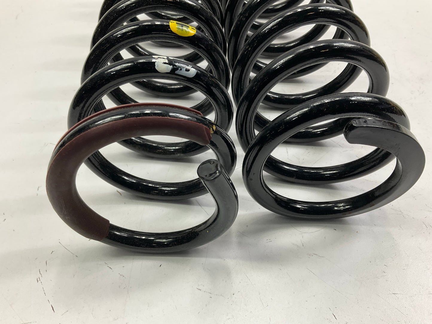 (2) NEW UNBOXED OEM For 2000-2004 Subaru Legacy 20380-AE22A Rear Coil Springs