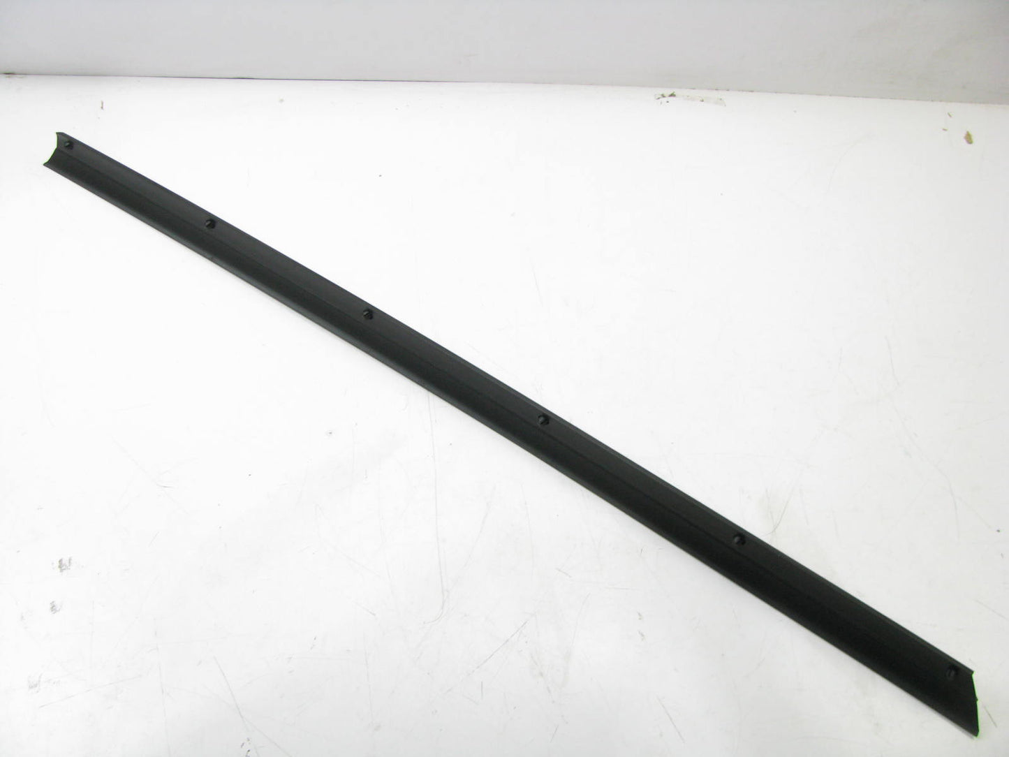 NEW OEM FOR GM Front Door-Lower Weatherstrip Weather Strip Seal Left 20835970