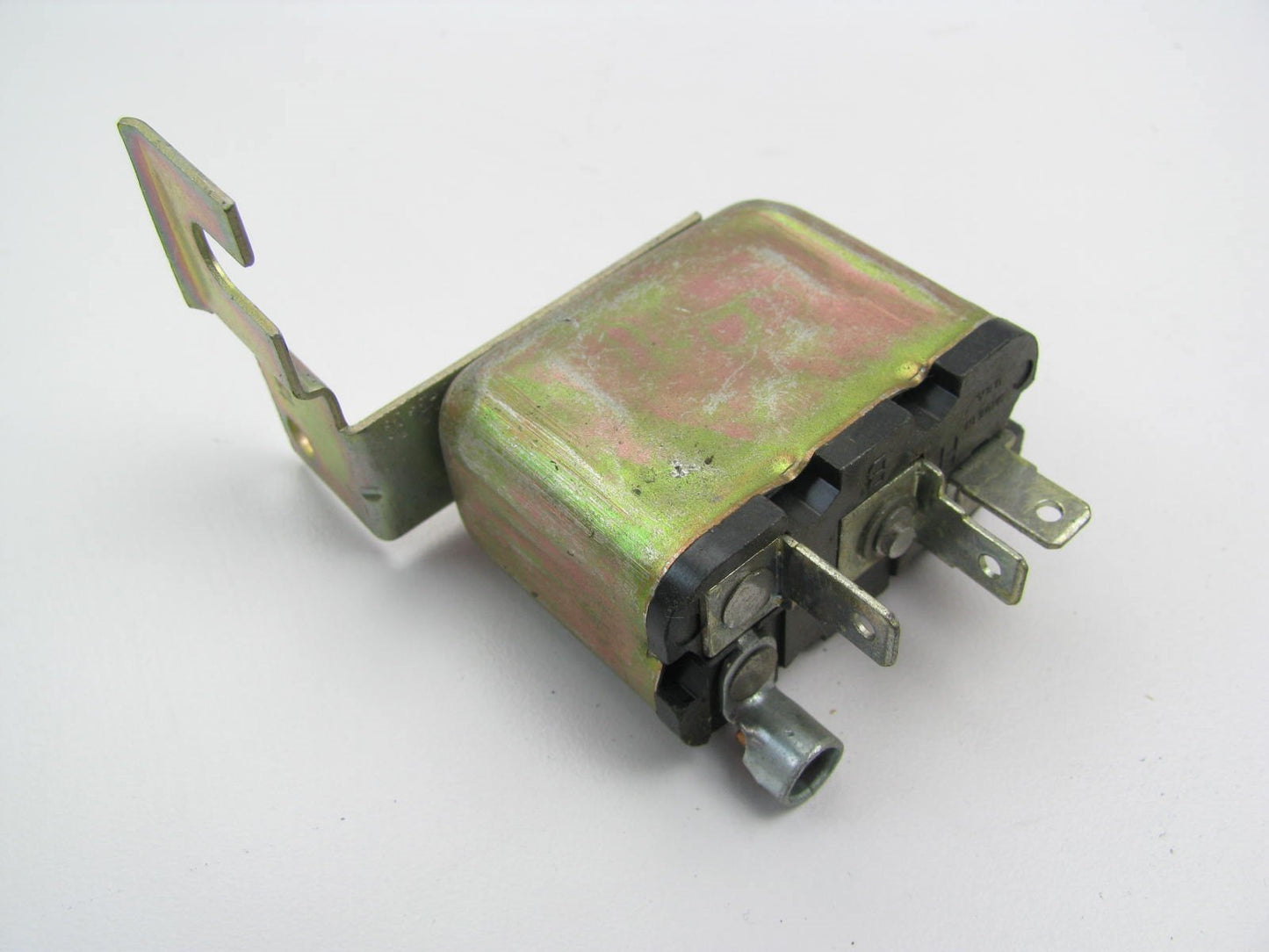 NEW - OUT OF BOX - OEM 2084423 Horn Relay   MADE IN USA  (NO ORIGINAL BOX)