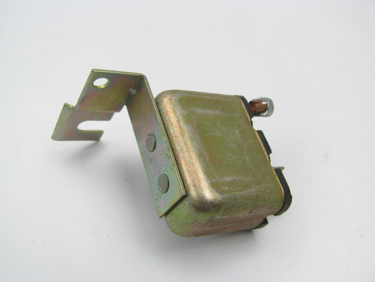 NEW - OUT OF BOX - OEM 2084423 Horn Relay   MADE IN USA  (NO ORIGINAL BOX)