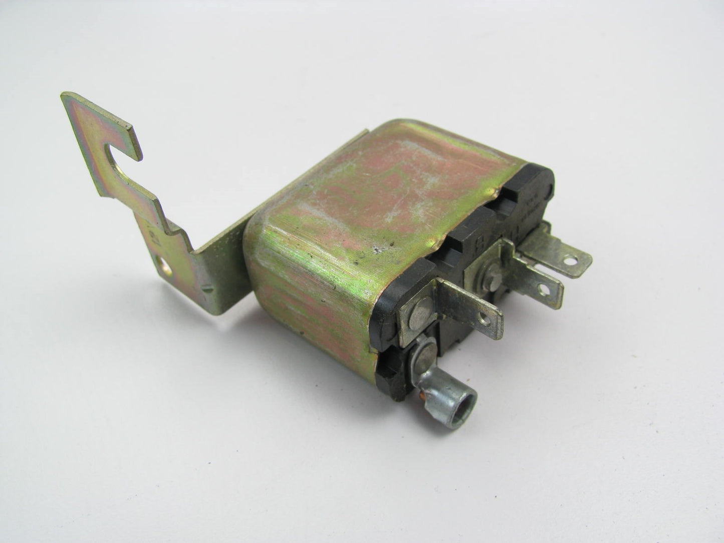 NEW - OUT OF BOX - OEM 2084423 Horn Relay   MADE IN USA  (NO ORIGINAL BOX)