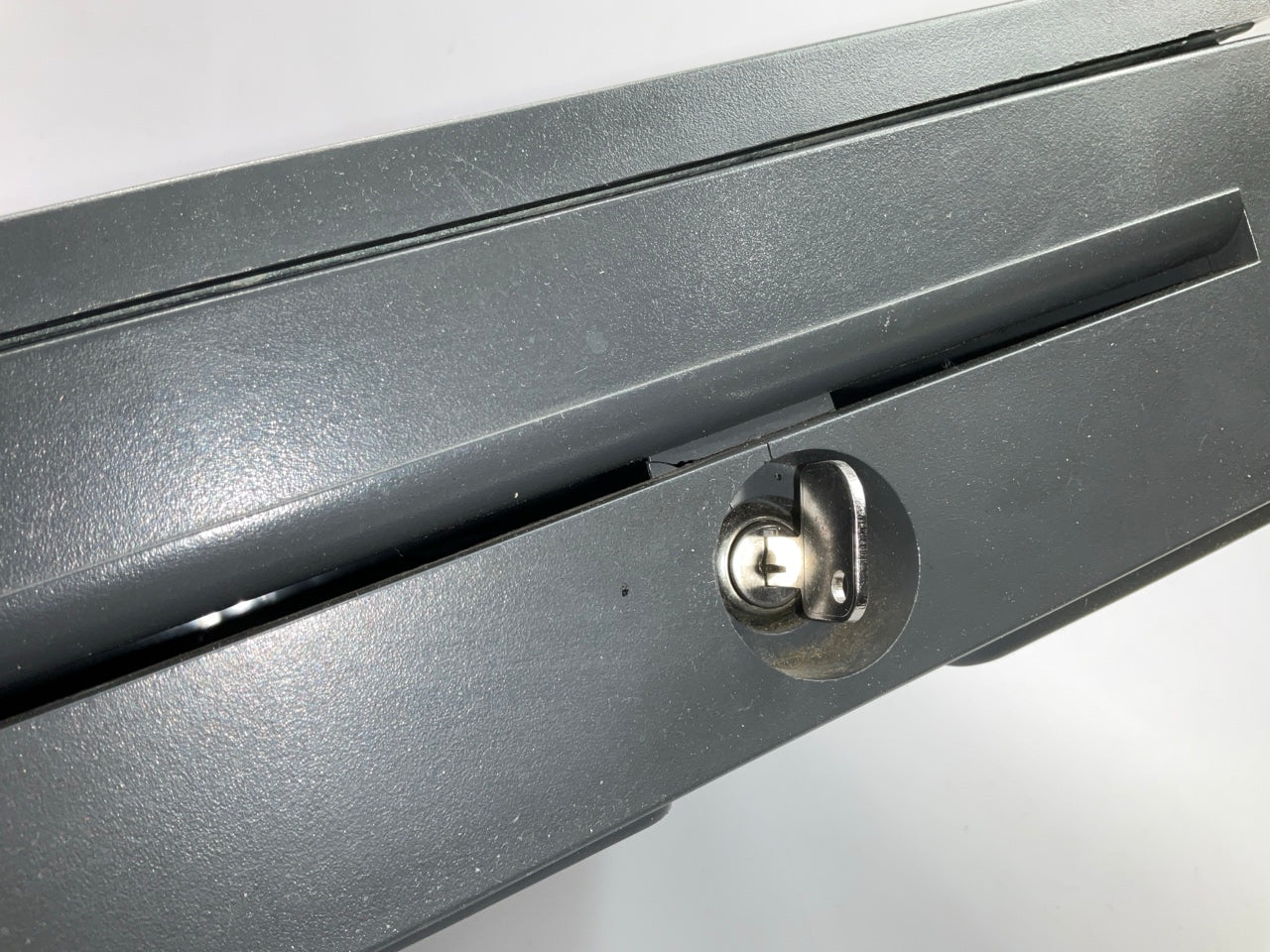 NEW UNBOXED - IBM Cash Drawer SurePos 20P0270 With Key