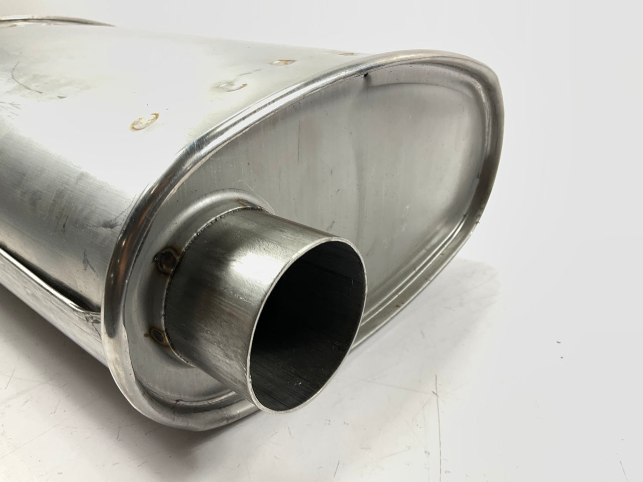 NEW UNBOXED Quiet-Flow SS Walker 21558 Muffler - 06-11 Impala, 06-07 Monte Carlo