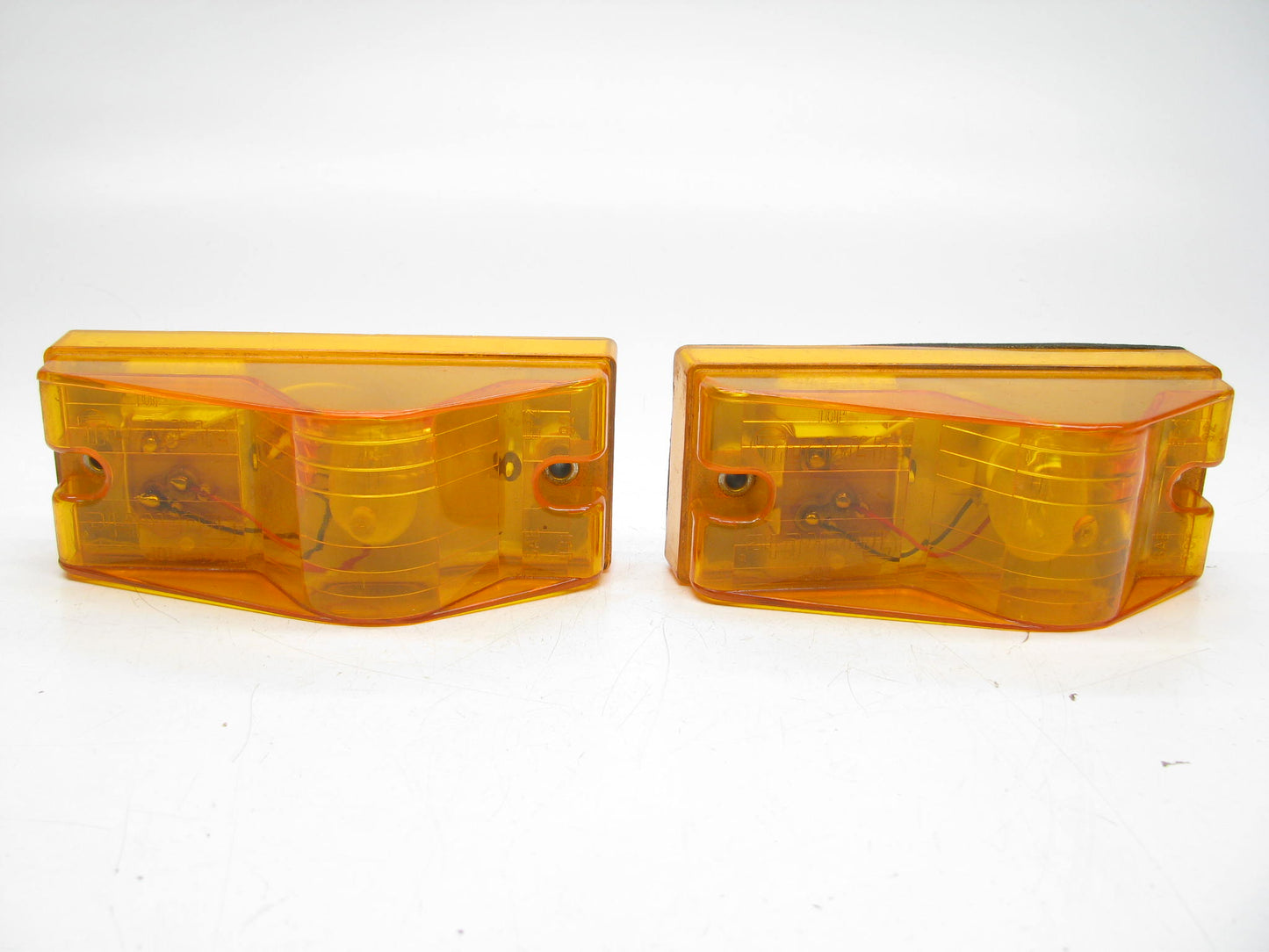 (x2) Incandescent, Yellow Rectangular, 1 Bulb, Surface Mount Side Turn Signal