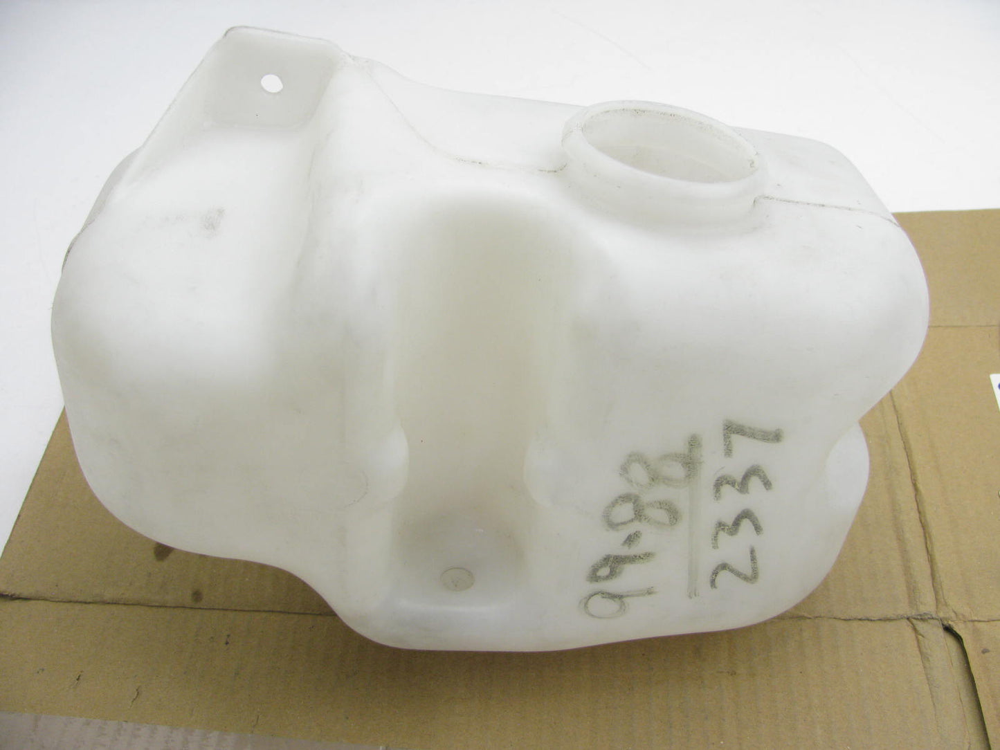 NEW - UNBOXED GM 22127587 Windshield Washer Reservoir Tank W/O CAP