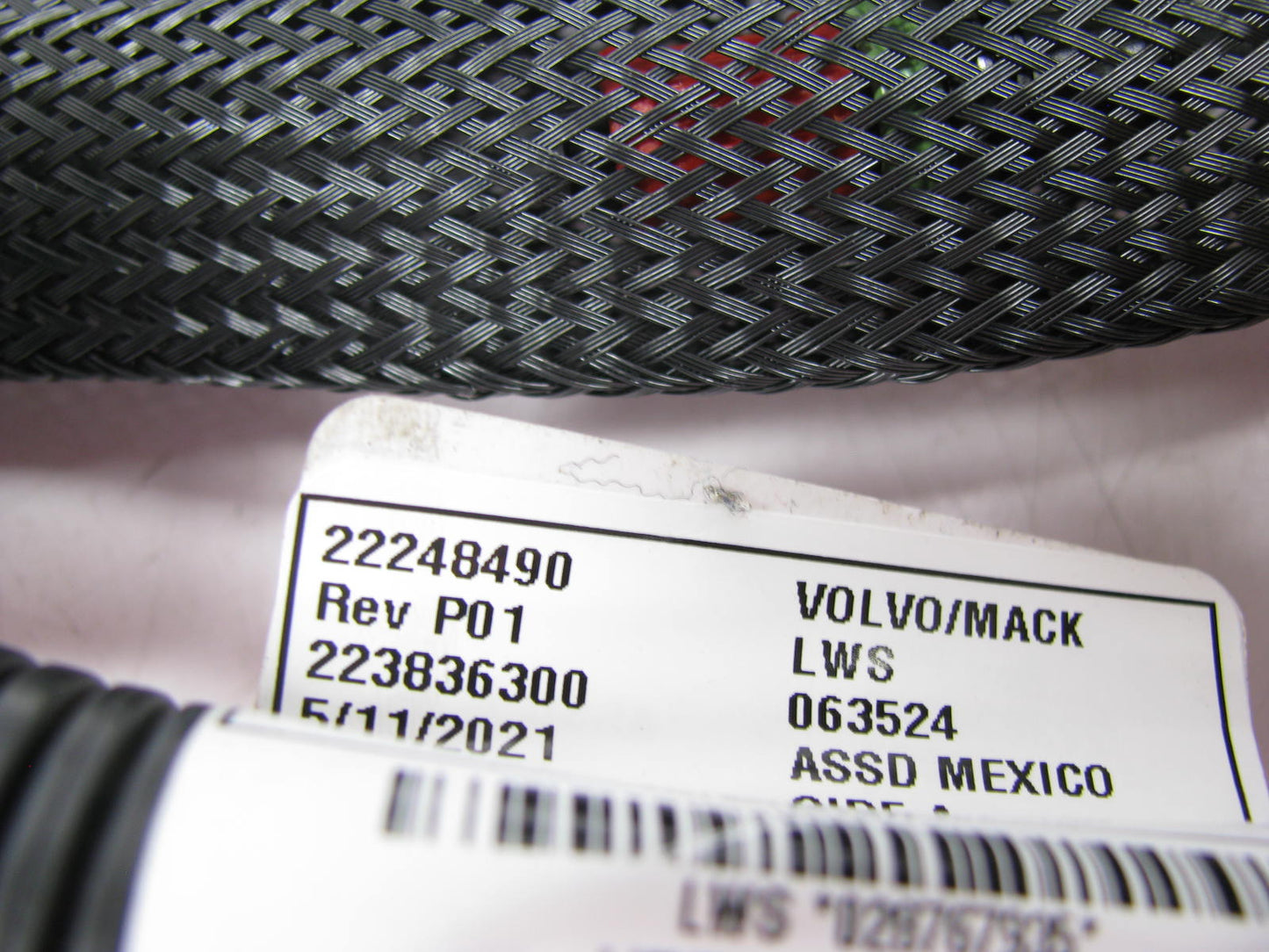 NEW UNBOXED OEM Engine Injector Wire Harness For Volvo D13 / Mack  22248490