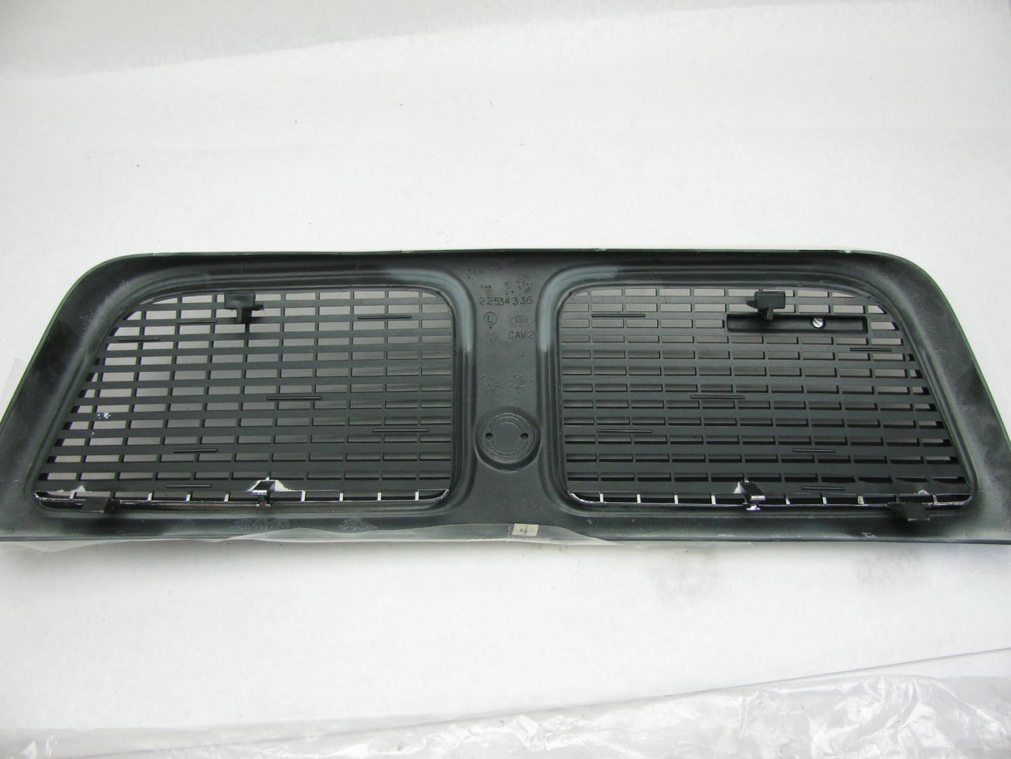 NEW - OUT OF BOX 22534336 Front Grille (WHITE) For 1990-92 Pontiac Grand AM