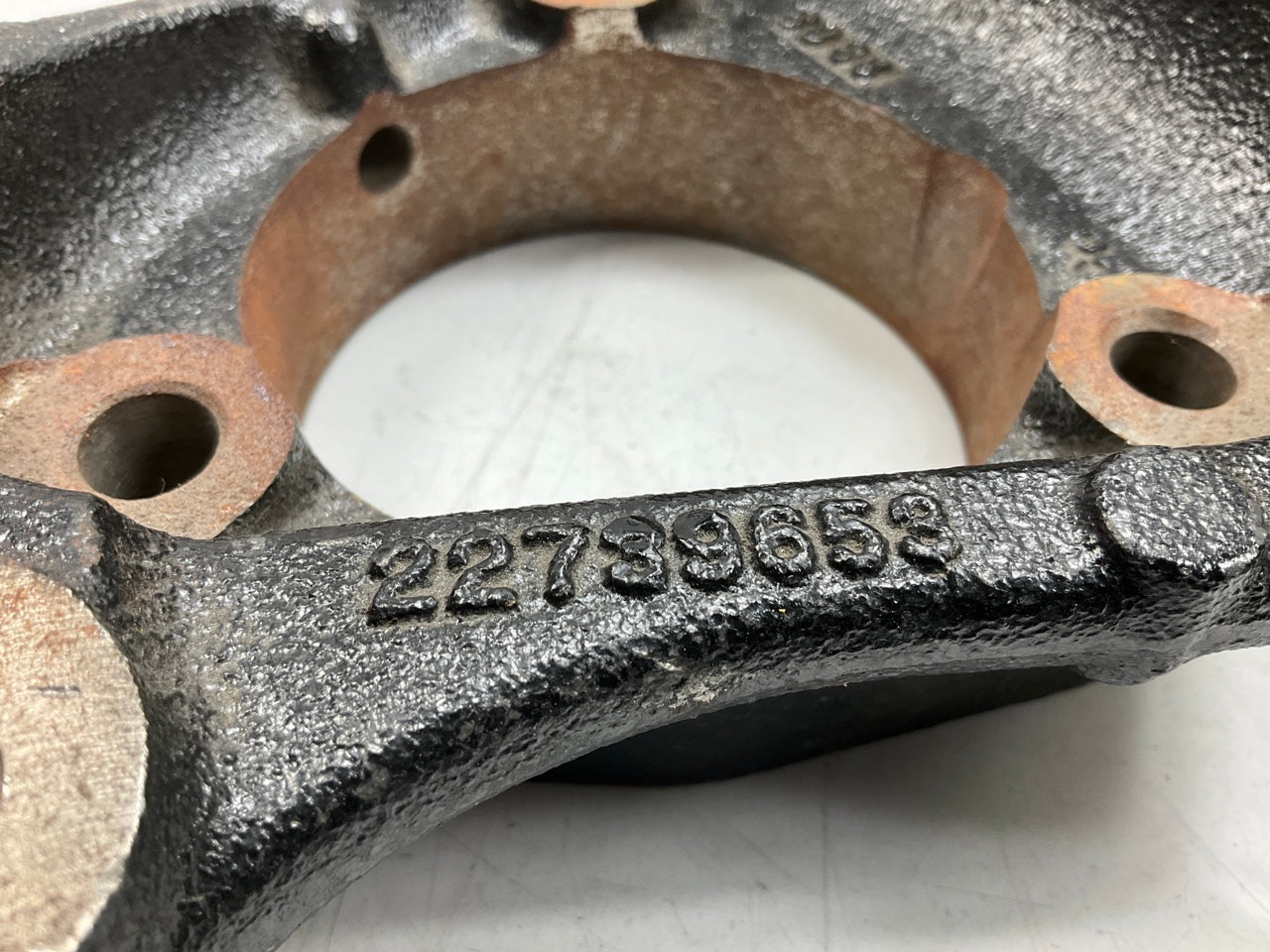 DAMAGED BOOT Front Left Steering Knuckle 22739653 14-19 CTS, 15-19 ATS Cadillac