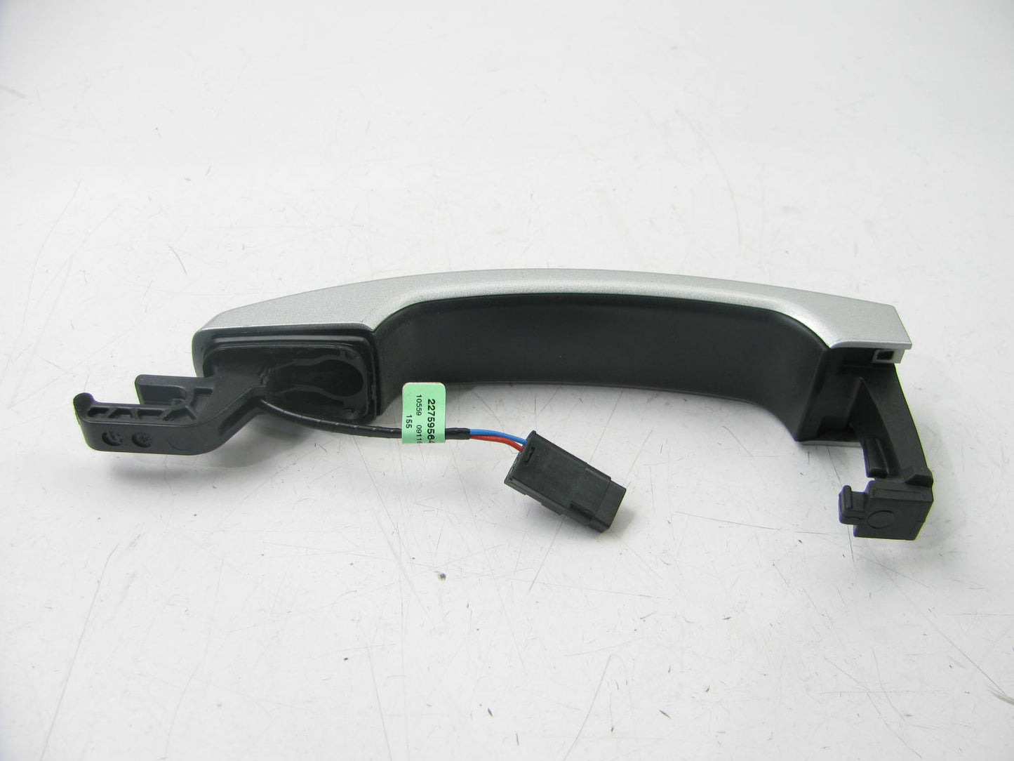 UNBOXED OEM GM Rear Exterior Passive Entry Door Handle 22759564 Silver W/ Chrome