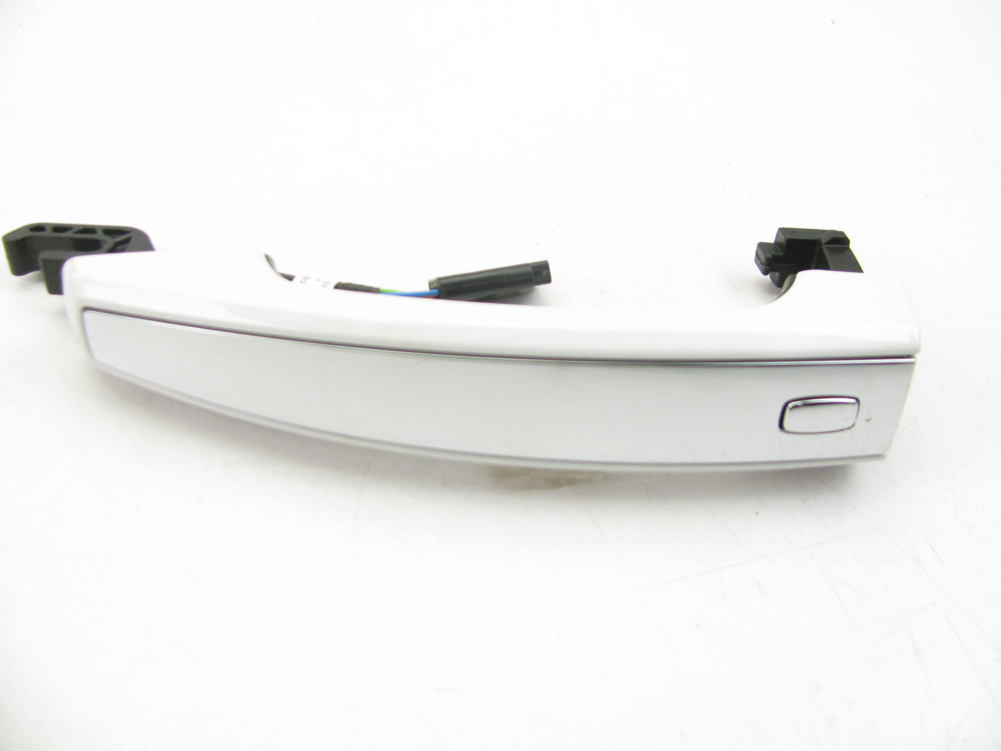 NEW UNBOX OEM GM Front Passive Entry Door Handle Bright White W/chrome 22759591
