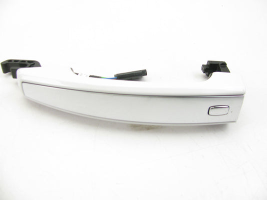 NEW UNBOX OEM GM Front Passive Entry Door Handle Bright White W/chrome 22759591