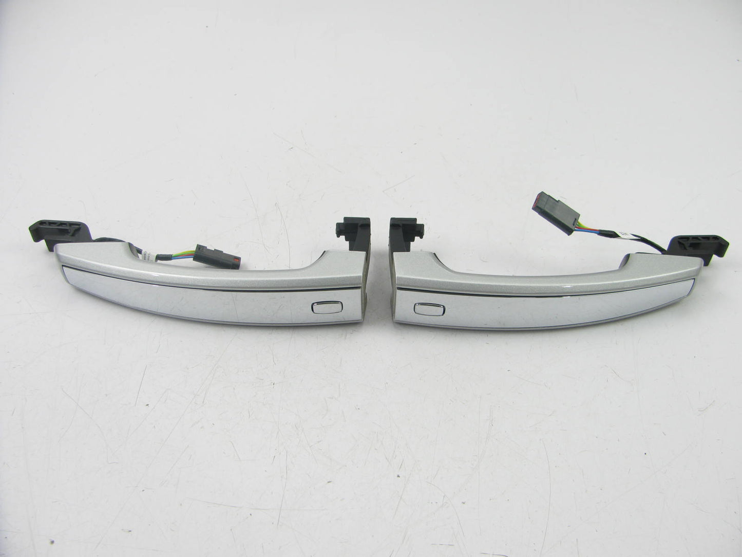 (2) OUT OF BOX GM Passive Entry Front Exterior Door Handles Silver Ice 22759593