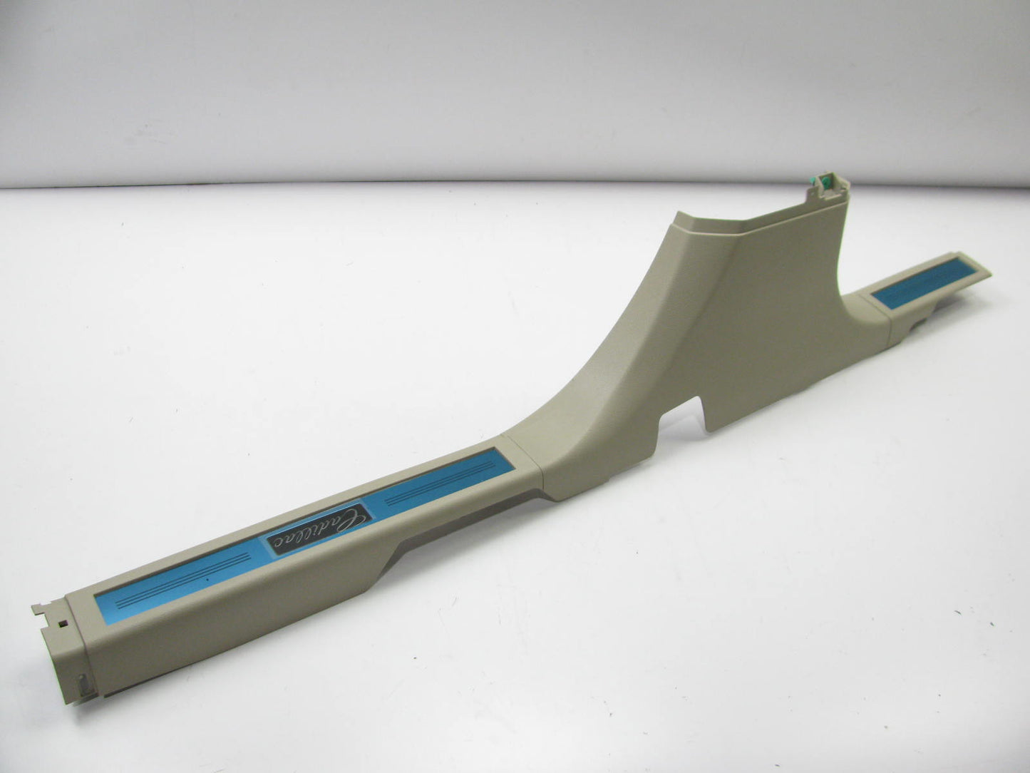 NEW OUT OF BOX OEM GM Left Driver Side Illuminated Door Sill 22782176 For 10 SRX