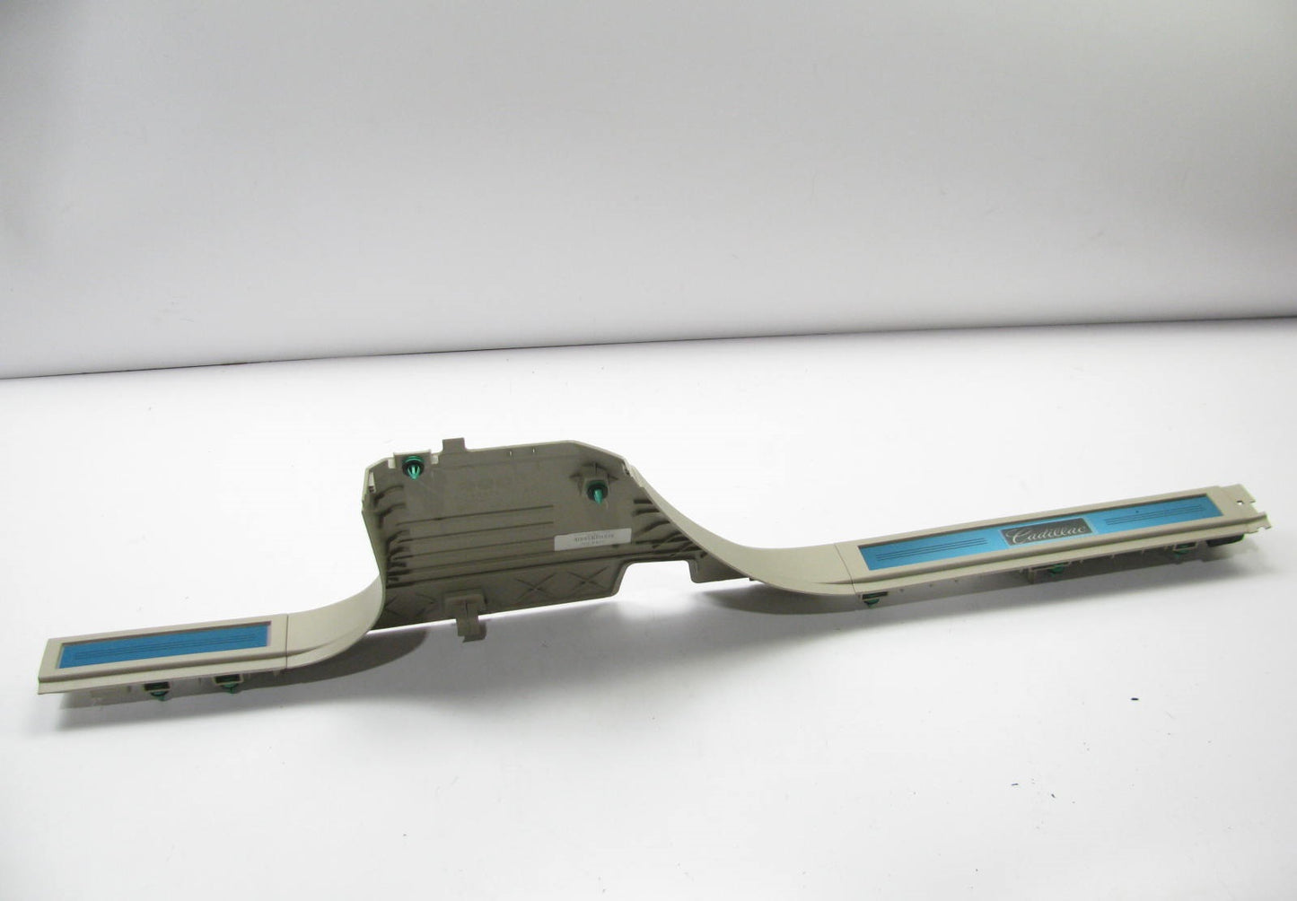 NEW OUT OF BOX OEM GM Left Driver Side Illuminated Door Sill 22782176 For 10 SRX