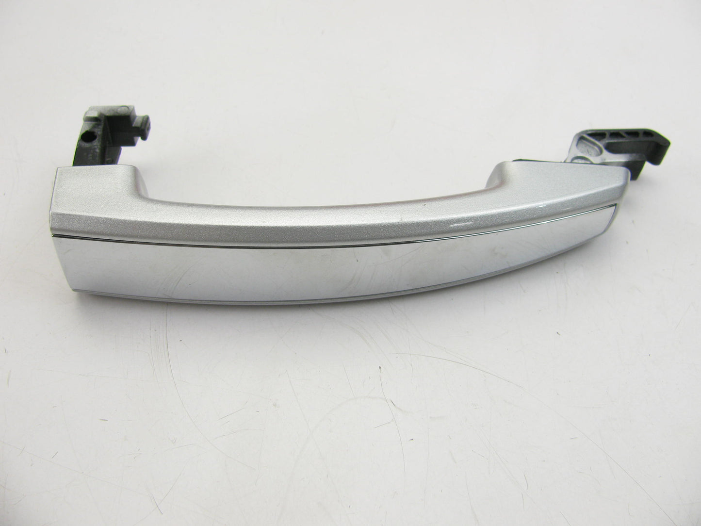 (1) NEW UNBOXED OEM GM 22817268 Exterior Outside Door Handle