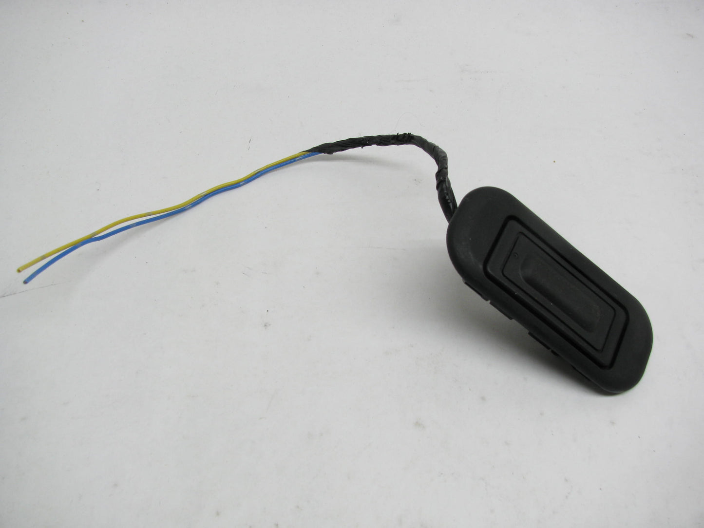 NEW UNBOXED OEM GM 22895519 Trunk Lid Release Switch For 2010-2014 Cadillac CTS