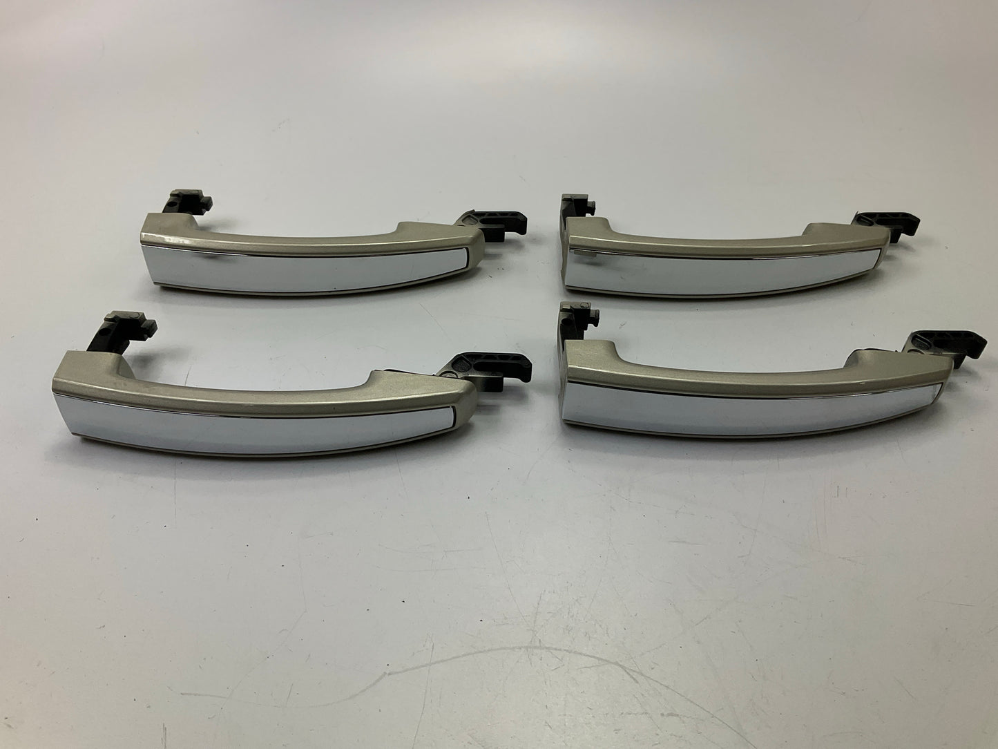 (4) OEM GM Exterior Door Handle 23122482 White W/chrome NON-Passive Entry