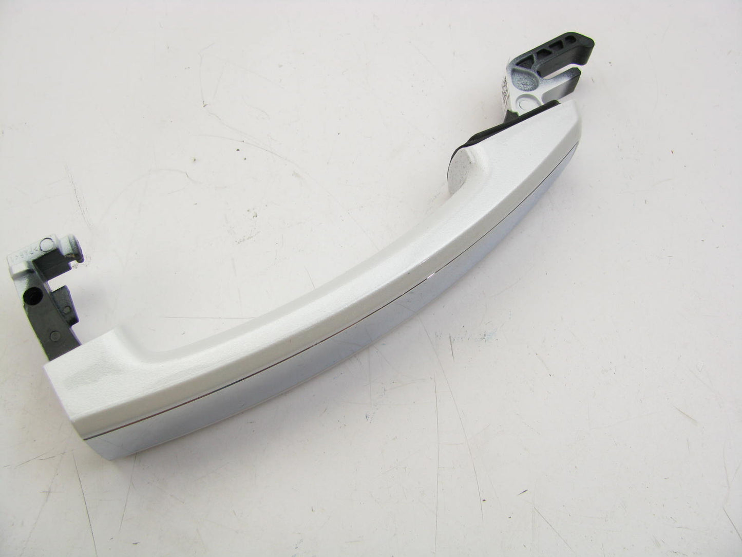 NEW OEM GM Exterior Door Handle 23122482 White W/chrome NON-Passive Entry