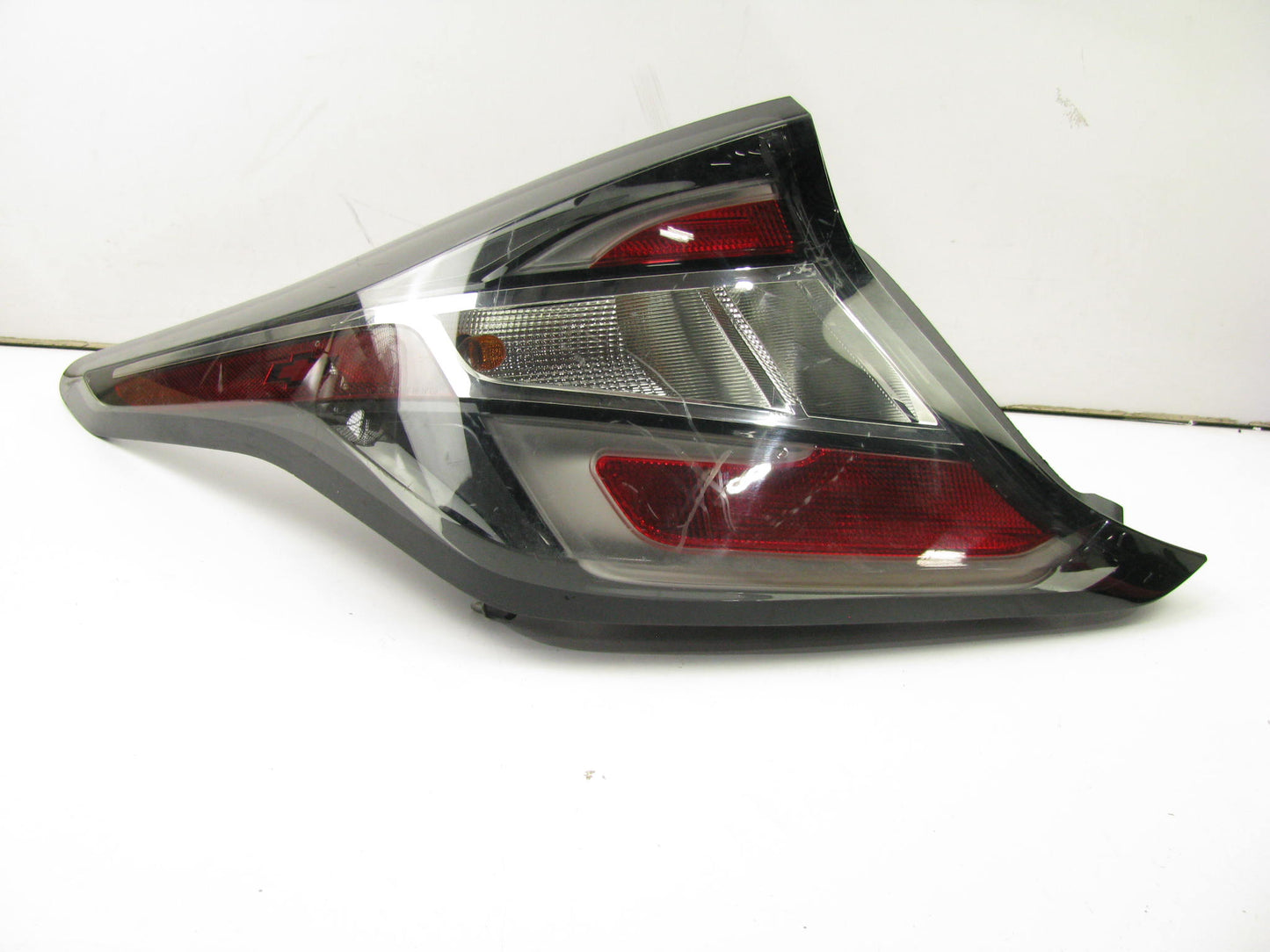 USED - SCRATCHED - 2016-2019 Chevy Volt Halogen Left Driver Side Tail Light Lamp