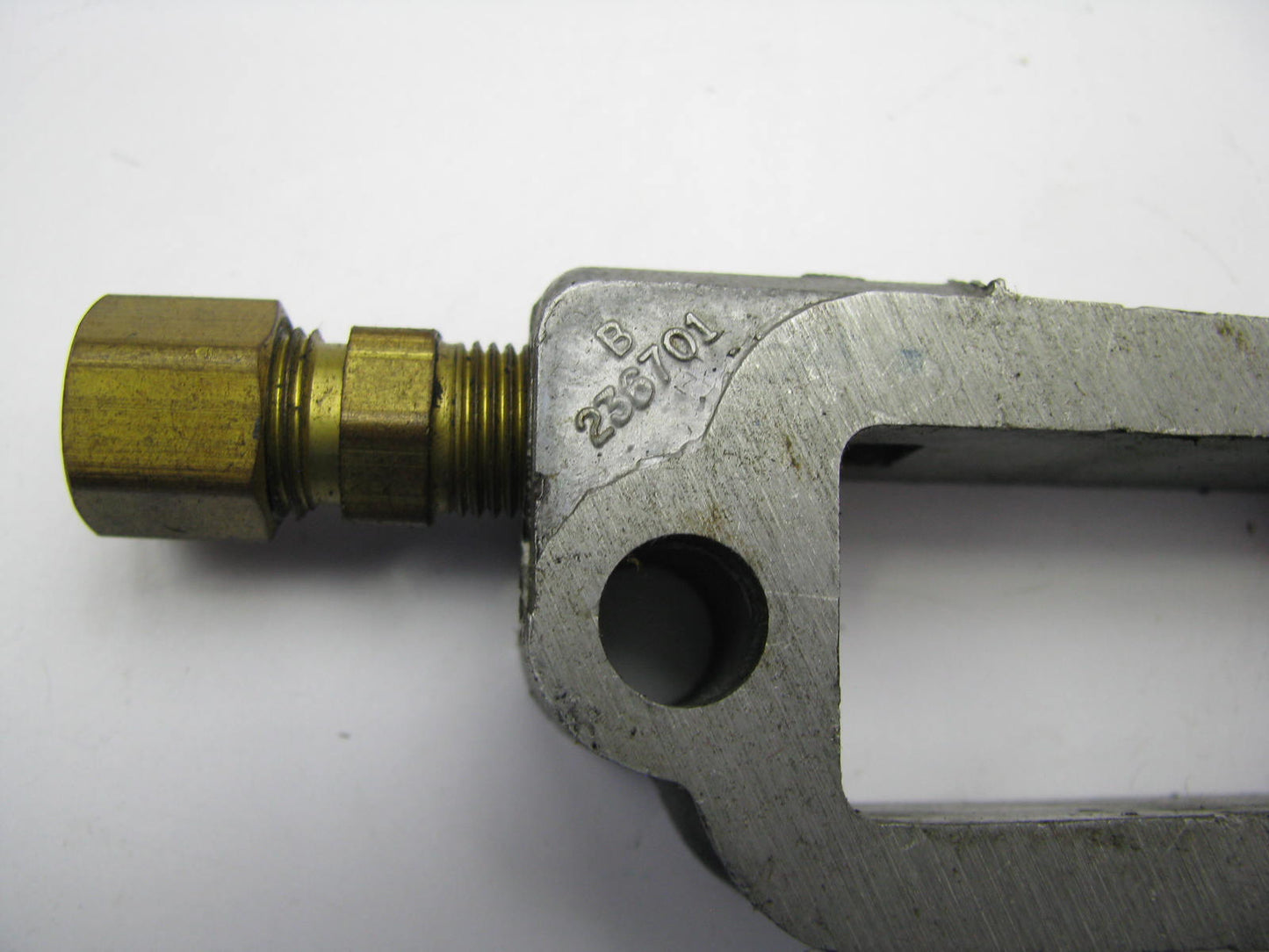 NEW - OUT OF BOX 236701 IRV Air Compressor Adapter - OE # 913963R1 T236701