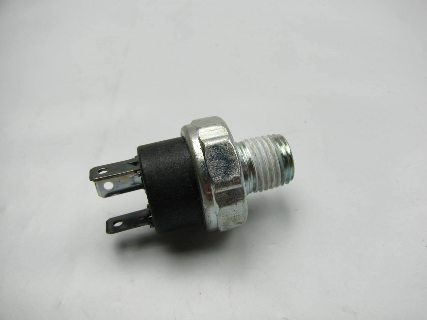 NEW UNBOXED Engine Oil Pressure Switch Sender For Dash Light 25036276 PS140