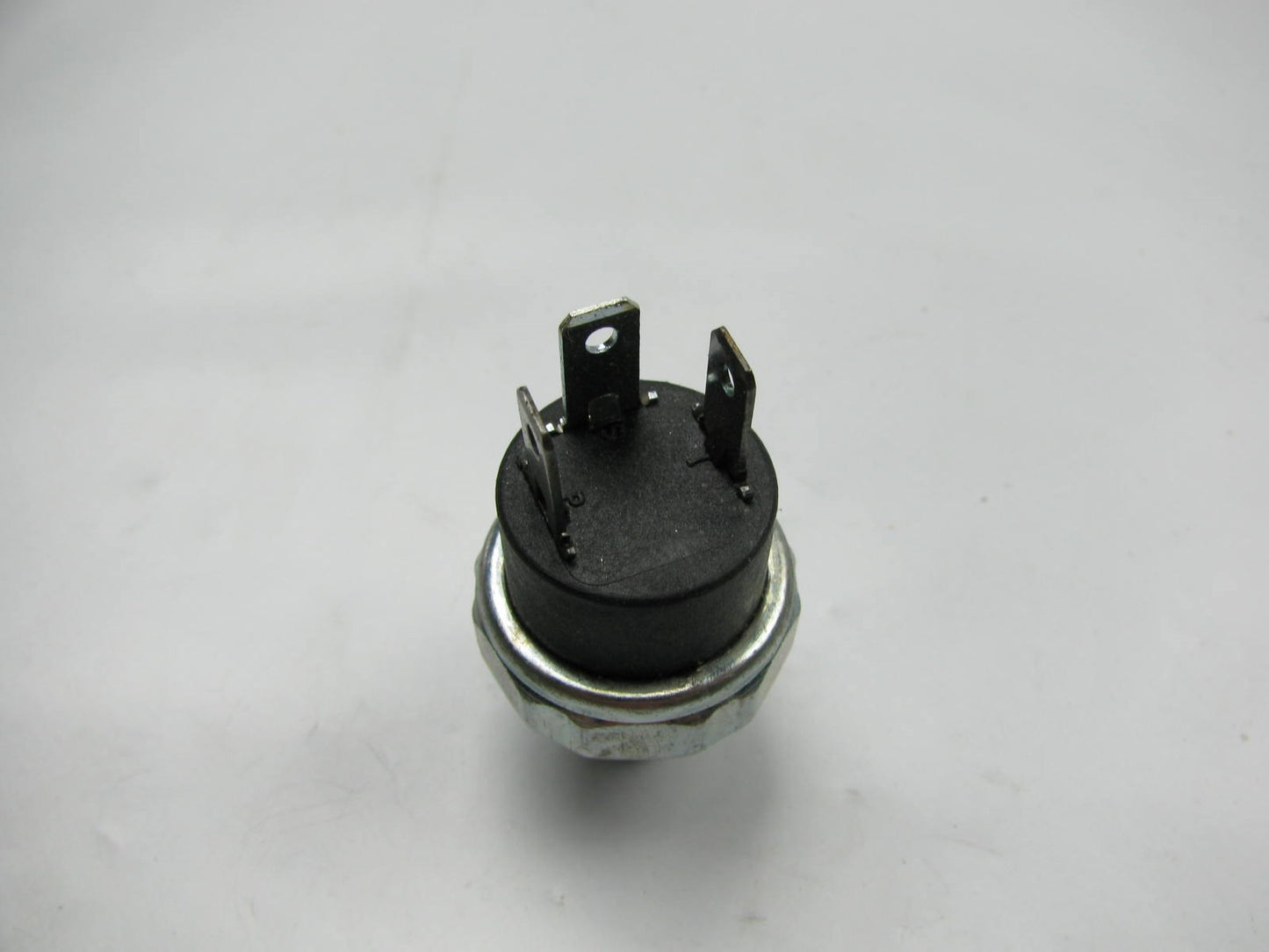 NEW UNBOXED Engine Oil Pressure Switch Sender For Dash Light 25036276 PS140