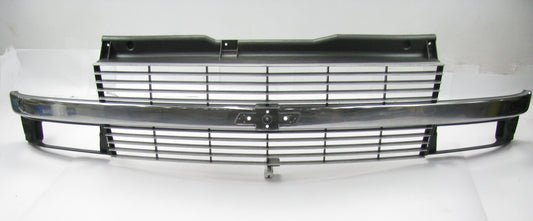 NEW - OUT OF BOX  Front Grille 1995-2005 Chevy Astro Van OEM GM # 25112737