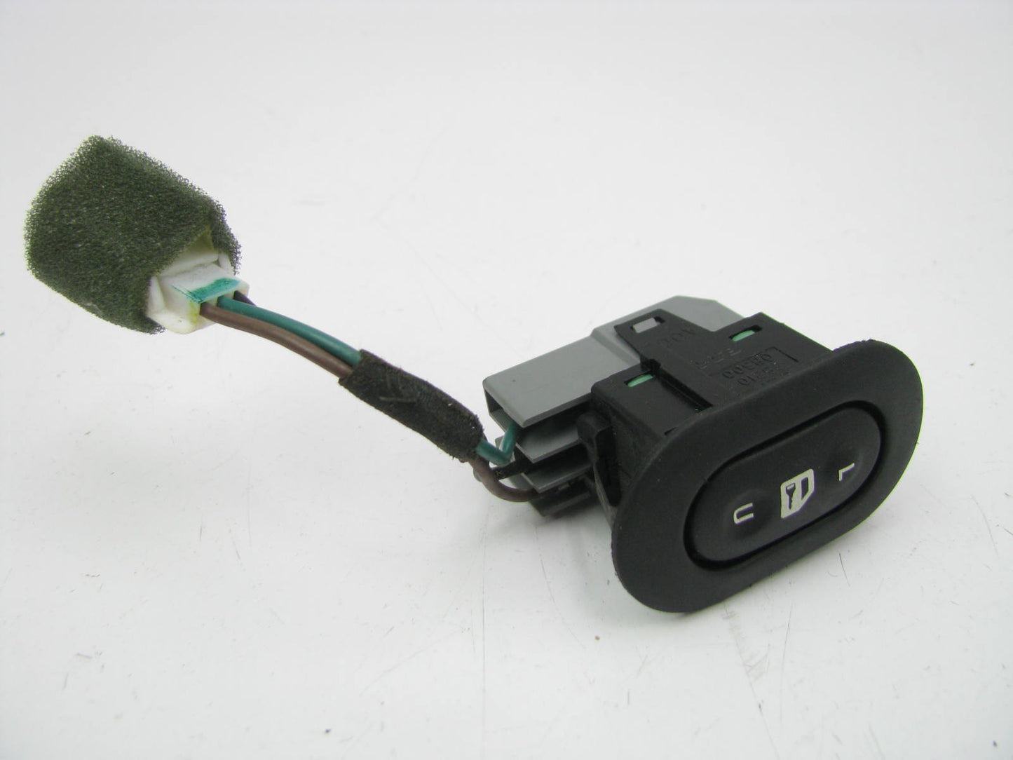 NEW - OUT OF BOX 25210-0B300 Right Power Door Lock Switch For 93-96 Nissan Quest