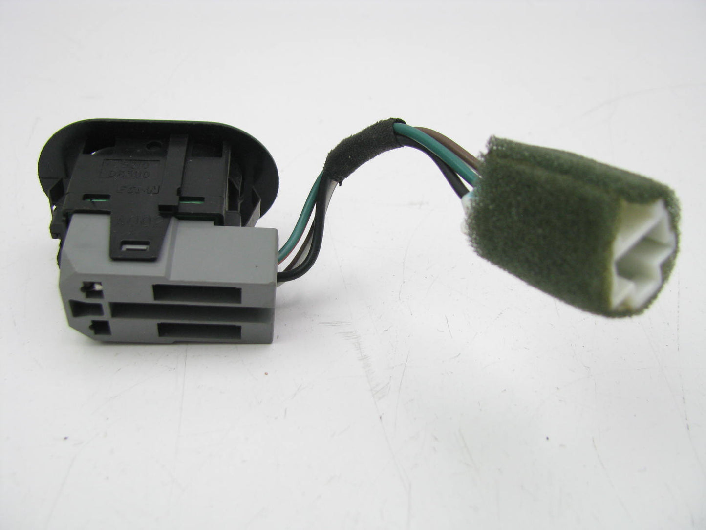 NEW - OUT OF BOX 25210-0B300 Right Power Door Lock Switch For 93-96 Nissan Quest
