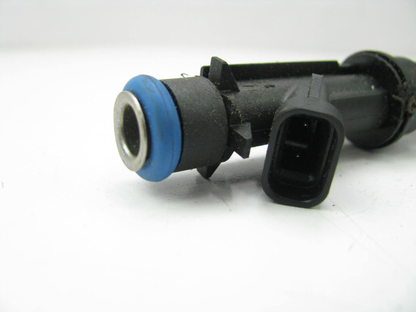 NEW UNBOXED Acdelco OEM GM 25313185 (12569573) Fuel Injector 02-04 Chevy 4.2L I6