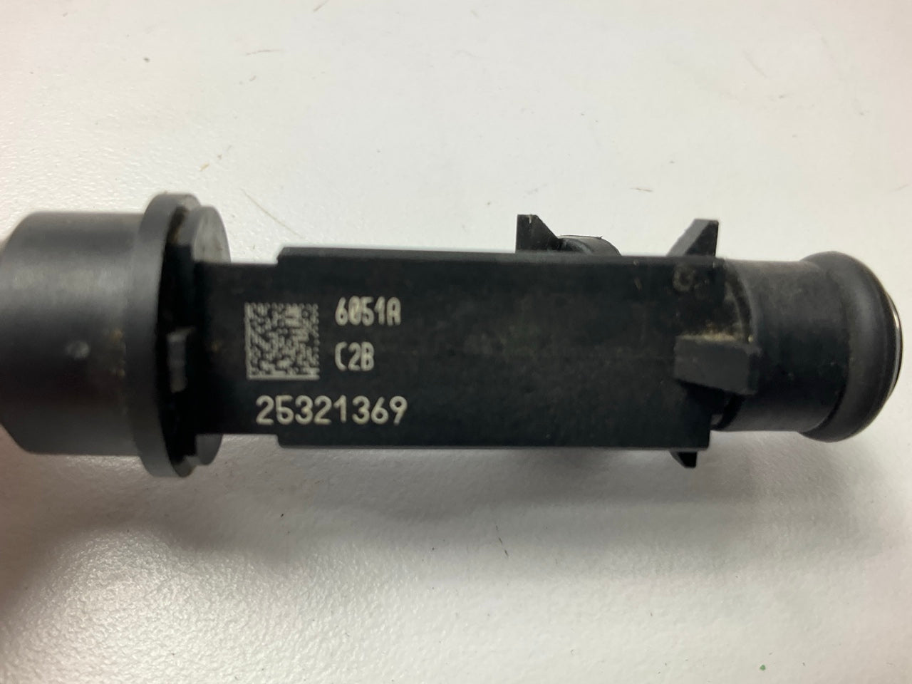 NEW UNBOXED OEM GM Delphi 25321369 Fuel Injector