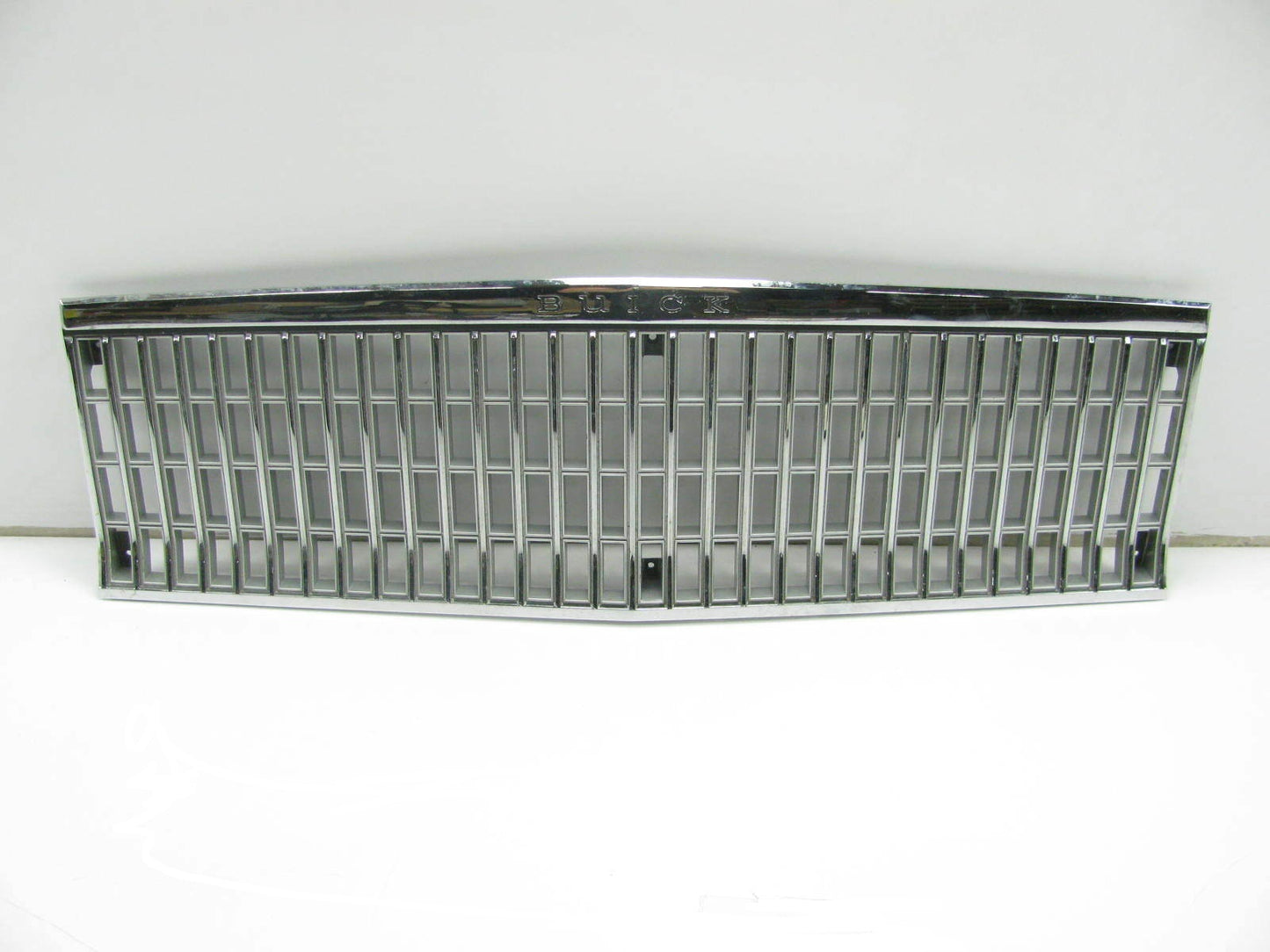 SCRATCHED - OUT OF BOX - OEM GM 25515818-D Front Grille 1982-1985 Buick Skylark