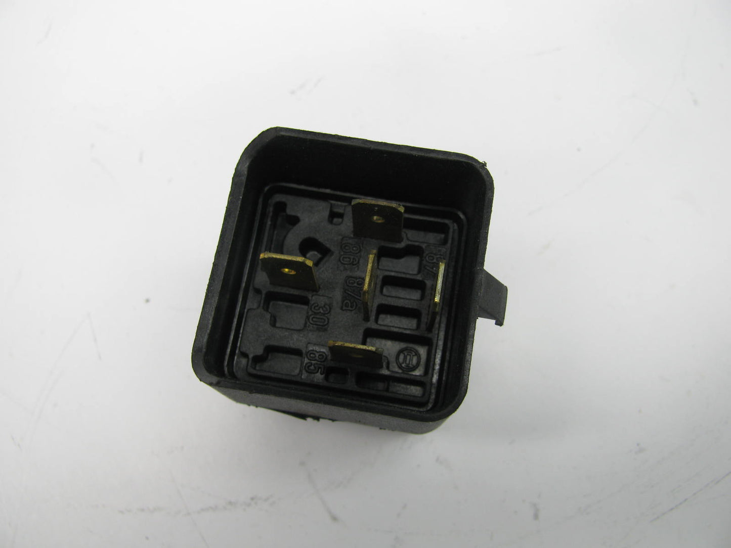 NEW - OUT OF BOX GM 25525848 BOSCH Electronic Brake Control Relay 0332204179