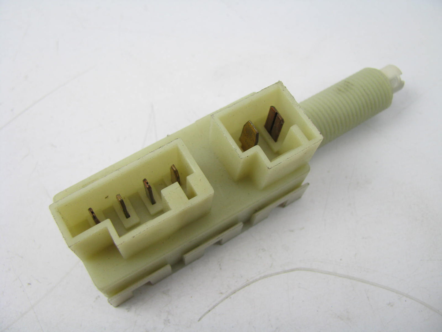NEW - OUT OF BOX GM 25551819 Brake Lamp Light Switch