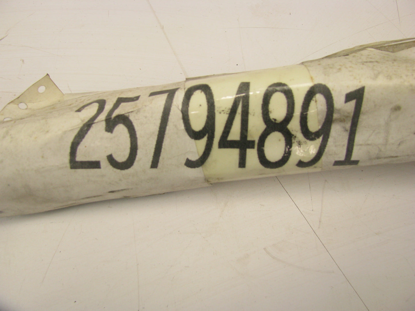 NEW - OUT OF BOX OEM GM 25794891 Rear Left Door Window Weatherstrip Seal