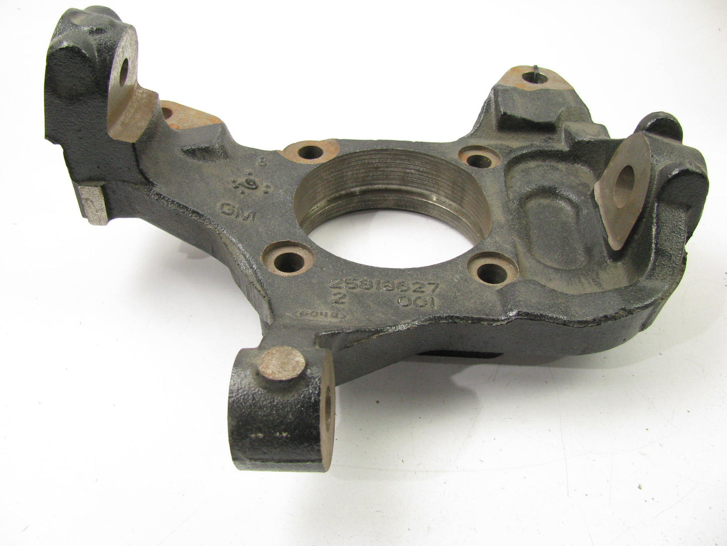 NEW UNBOXED OEM GM 25818627 Front Right Steering Knuckle