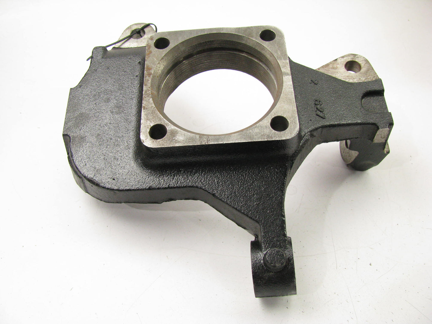 NEW UNBOXED OEM GM 25818627 Front Right Steering Knuckle