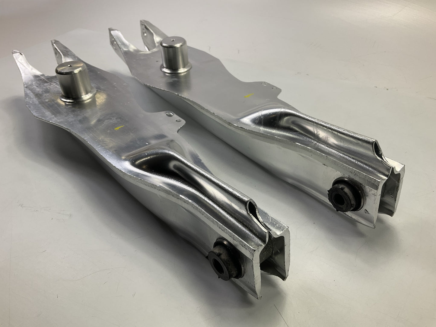 (2) NEW 2606468 Rear Lower Rearward Control Arms - 2007-2009 Saturn Aura