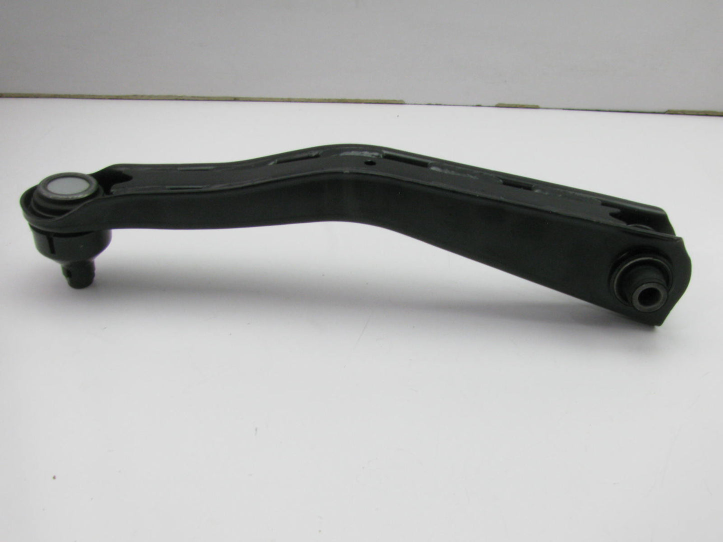 NEW OUT OF BOX 2606662 REAR LEFT LOWER Suspension Control Arm And Ball Joint