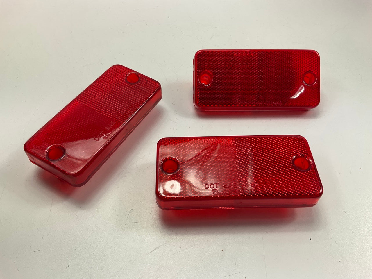 (200) NEW - OUT OF BOX 26560-80W00 Rear Bumper Reflectors For 1985 Nissan 720