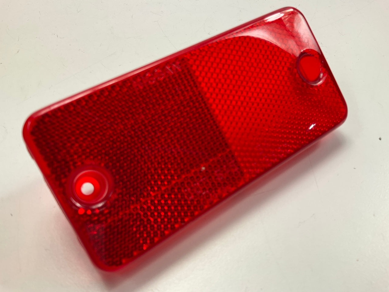 (200) NEW - OUT OF BOX 26560-80W00 Rear Bumper Reflectors For 1985 Nissan 720