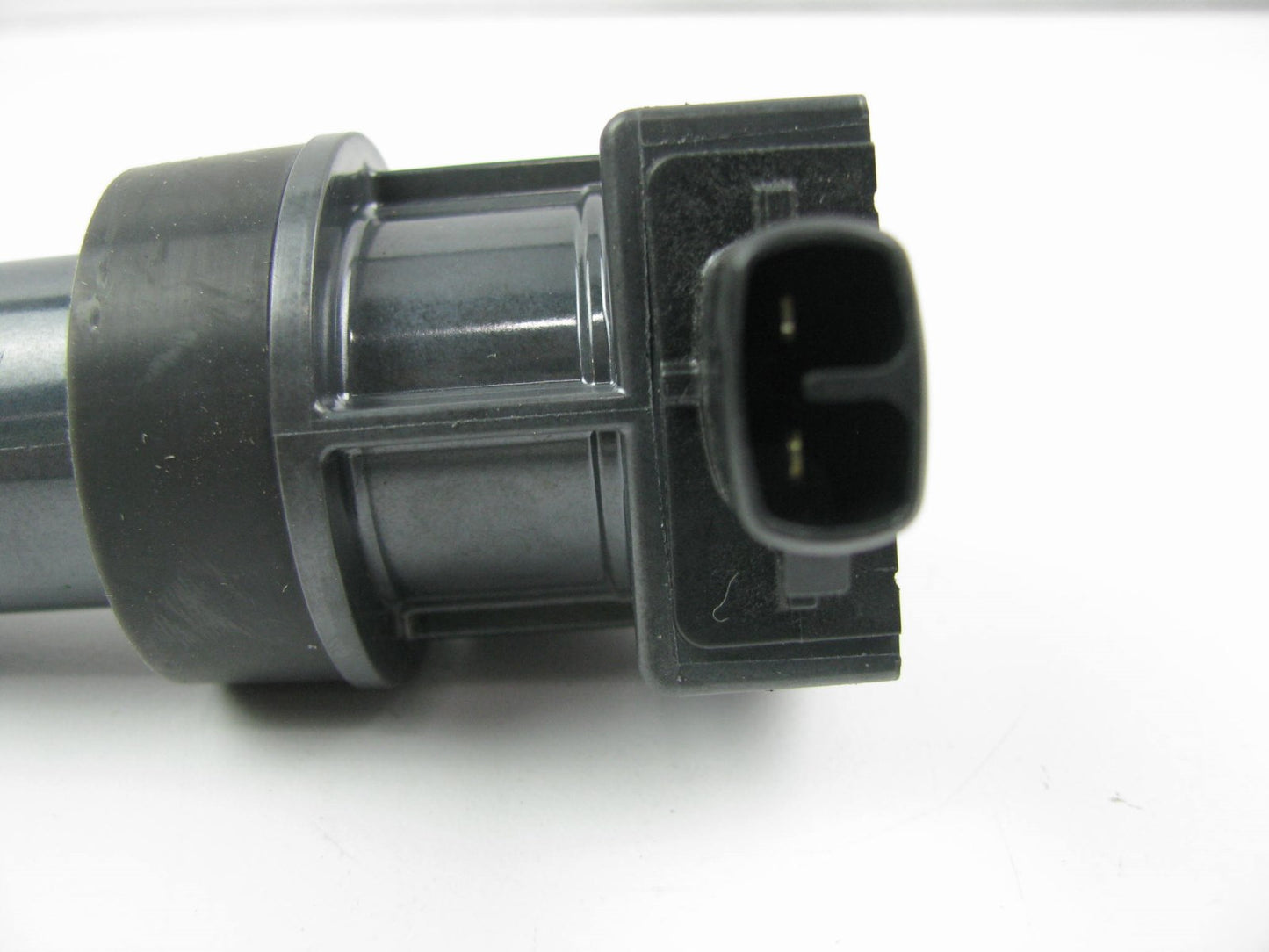 NEW - OUT OF BOX - OEM For Hyundai 273013C000 Ignition Coil