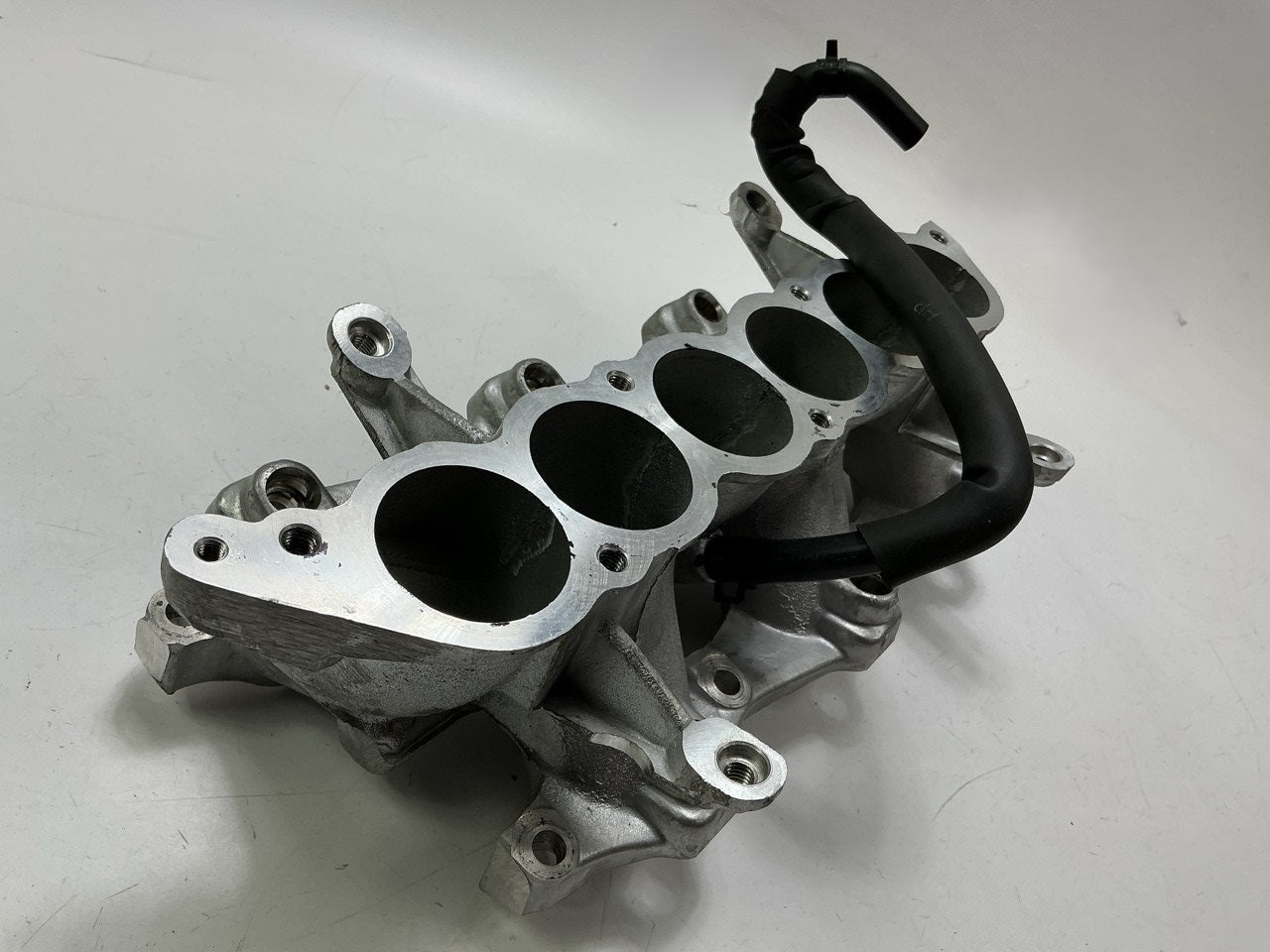 New Unboxed OEM Air Intake Manifold For 2003-06 Kia Sorento 2831039800